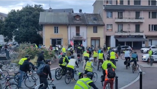 „Blocăm tot”. Franţa se confruntă miercuri cu o amplă mişcare de protest, după mobilizări pe reţelele sociale. Deja sunt zeci de persoane reţinute în regiunea pariziană