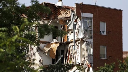 O clădire s-a prăbuşit în plin centrul Madridului, mai multe persoane sunt dispărute şi trei rănite