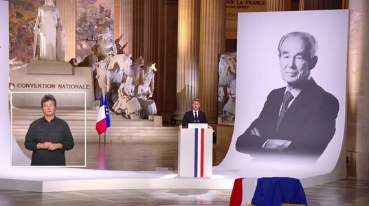 Macron promite, la intrarea lui Robert Badinter în Panthéon, să-i poarte lupta până la ”abolirea universală” a pedepsei cu moartea