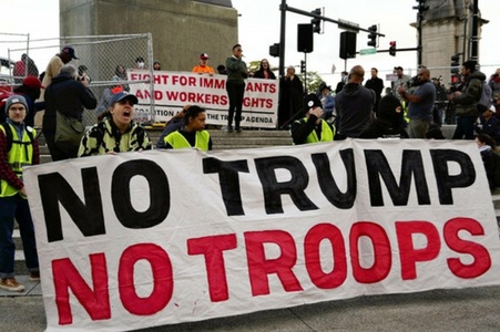 Desfăşurarea Gărzii Naţionale la Chicago, blocată de către justiţia federală