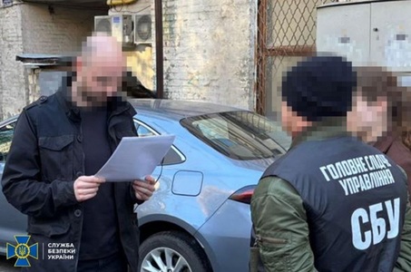 Un fost instructor militar ”european”, arestat şi acuzat de SBU de spionaj în favoarea Rusiei. SBU nu specifică ţara din care provine şi-l acuză de faptul că se pregătea să comită ”acte de terorism”