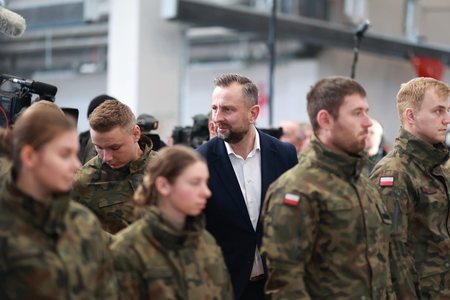 Polonia lansează un nou program de instrucţie militară, cu obiectivul de a pregăti 400.000 de persoane în 2026