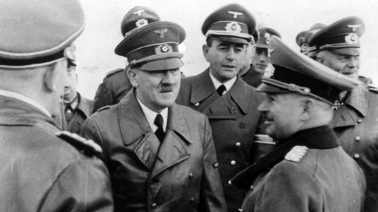 Cercetători englezi demolează ”mitul” potrivit căruia Hitler avea un bunic evreu. Genomul dictatorului, secvenţiat în premieră, arată că suferea de sindromul Kallmann. Avea criptorhidie şi un micropenis şi era predispus la autism, schizofrenie şi tulburar