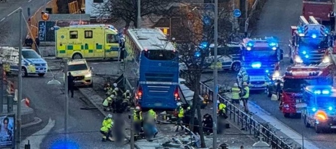 Poliţia suedeză a anunţat un bilanţ al accidentului de autobuz de la Stockholm: trei morţi şi trei răniţi