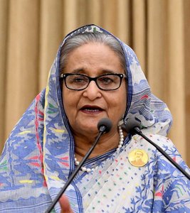 Fost premier, condamnat la moarte pentru reprimarea sângeroasă a protestelor populaţiei. Verdictul pentru prim-ministrul demis al Bangladeshului, Sheikh Hasina, a venit după câteva luni de când a plecat din ţară şi ar putea genera noi tensiuni