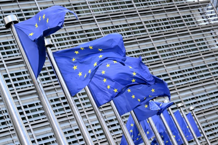 UE prezintă o serie de măsuri menite să accelereze mobilitatea armatelor pe continent împotriva ameninţării ruse. Obiectivul: o coloană de tancuri cu baza în Spania să nu ajungă în Polonia ”după război”