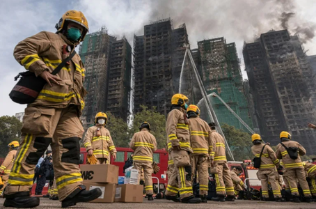 Bilanţul victimelor incendiului de la Hong Kong creşte la 55 de morţi. Salvatori anunţă că au intrat în contact cu mai multe persoane date dispărute. Xi Jinping cere să se facă totul ”pentru a se stinge incendiul şi a se reduce pierderile umane şi materia