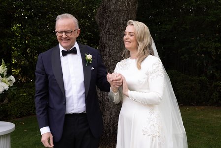 Premierul australian Anthony Albanese s-a căsătorit cu Jodie Haydon. Inelele au fost aduse de Toto, câinele premierului - FOTO, VIDEO