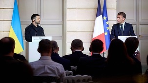 Macron refuză, într-o conferinţă de presă comună cu Zelenski la Élysée, ”să dea lecţii Ucrainei”, zguduită de un scandal masiv de corupţie