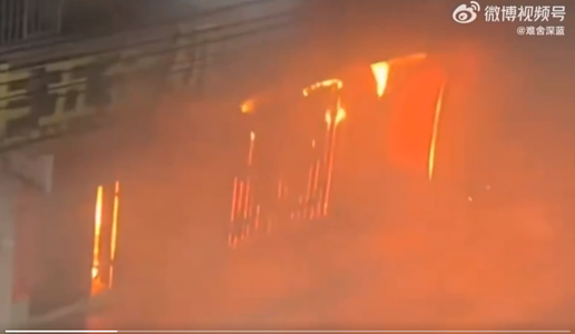 Douăsprezece persoane au murit într-un incendiu într-o clădire rezidenţială din sudul Chinei - VIDEO