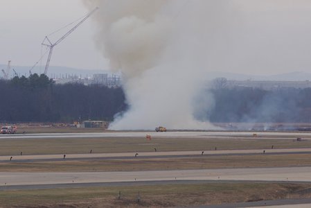 O defecţiune la motorul unui Boeing 777 a provocat un incendiu pe aeroportul din Washington