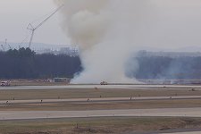 O defecţiune la motorul unui Boeing 777 a provocat un incendiu pe aeroportul din Washington