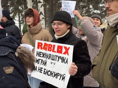 Rusia: Demonstraţie rară de nemulţumire publică la Tomsk. Oamenii au protestat faţă de interzicerea platformei de jocuri Roblox
