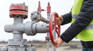 Parlamentul European adoptă, cu o largă majoritate, abandonarea gazelor naturale ruseşti în toamna lui 2027. ”Plătim în continuare aproape 40 de milioane de euro pe zi (Rusiei) şi finanţăm în continuare masacrele din Ucraina”. Acordul nu prevede o interzi