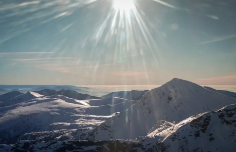 Poveştile dezertorilor ucraineni. CNN a stat de vorbă cu bărbaţi ucraineni care preferă să-şi rişte viaţa în munţi, trecând Carpaţii în România, decât să moară pe front. Cât costă o călăuză şi ce spun salvatorii români