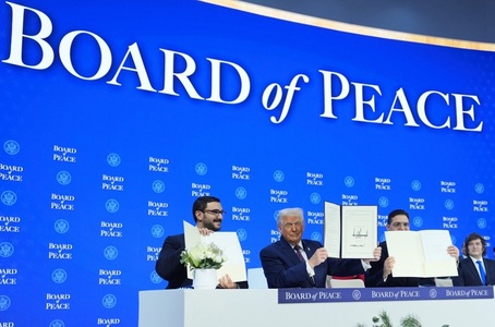 Trump semnează cu alţi lideri documentele ”Consiliului Păcii”, la Davos, şi anunţă ambiţiile globale ale instanţei, fără să-i facă publică ”Charta”, fără să ofere detalii despre mandatul acestuia, felul cum va funcţiona sau ce va face pentru a opri confli