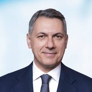 Indignare în Ungaria după ce ministrul transporturilor a spus că romii ar trebui „să frece toaletele murdare”