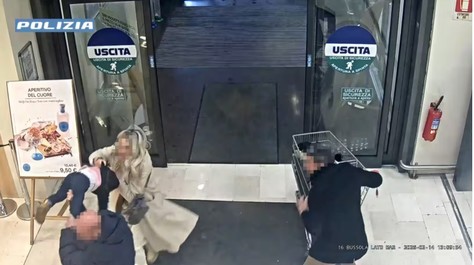 Un român a fost arestat în Italia pentru tentativă de răpire a unui copil de un an şi jumătate şi vătămarea acestuia. Fetiţa are fractură de femur - VIDEO