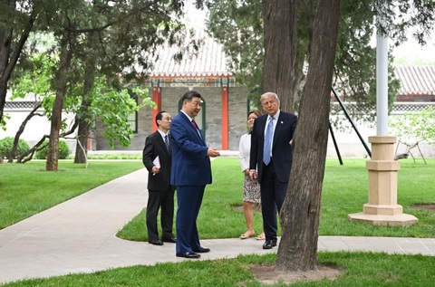 Trump anunţă, după vizita sa de stat în China, că ”nu a vorbit” cu Xi despre taxe vamale