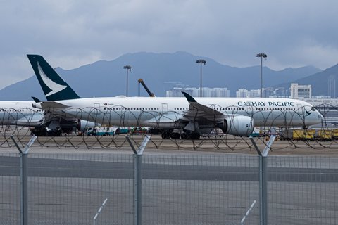 Zece răniţi, după ce un avion Airbus care făcea legătura între Australia şi Hong Kong a fost zguduit puternic de turbulenţe - FOTO