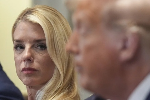 Cazul Epstein. Fostul procuror general Pam Bondi a fost audiată în Congres. Ea a refuzat să răspundă la întrebările legate de Trump