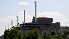 Două atacuri în două zile la Centrala Nucleară Zaporojie, ocupată de Rusia. Moscova şi Kievul se acuză reciproc de un atac cu dronă care a făcut o gaură în zidul sălii turbinelor. Şase autobuze şi două camioane distruse în alt atac la atelierul de transpo