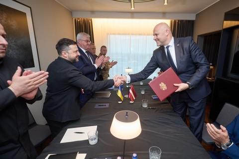 Ucraina şi Letonia au semnat un acord în domeniul dronelor, anunţă Zelenski