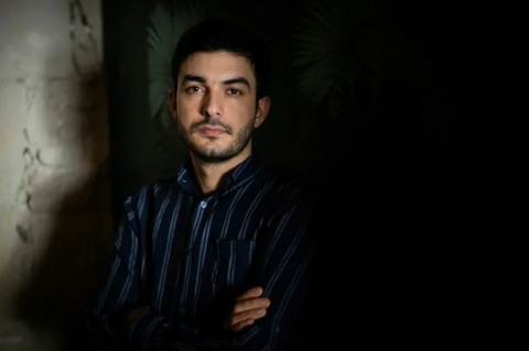 Principalul suspect într-o tentativă de omor a bloggerului azer, Mahammad Mirzali, condamnat la 30 de ani de închisoare în Franţa. Şeful comandoului, Emin Gasimov, este membru al clanului mafiei rusofone ”Hoţi în Lege”, ca ceilalţi doi membri. Alţi şase b
