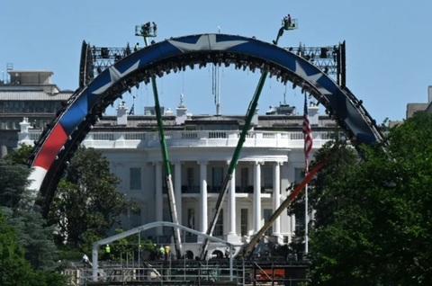 Trump îşi serbează duminică cei 80 de ani cu lupte MMA la Casa Albă
