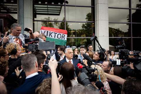 Viktor Orban a fost reales în funcţia de lider al partidului Fidesz din Ungaria, în ciuda înfrângerii electorale