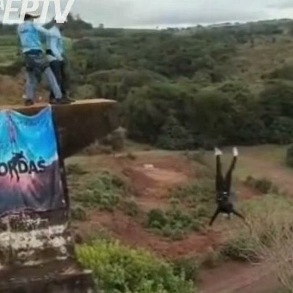 Tragedie în Brazilia: Maria Eduarda Rodrigues de Freitas a murit la doar 21 de ani în timpul unui salt bungee jumping, după ce instructorii au uitat să-i ataşeze coarda de siguranţă - VIDEO
