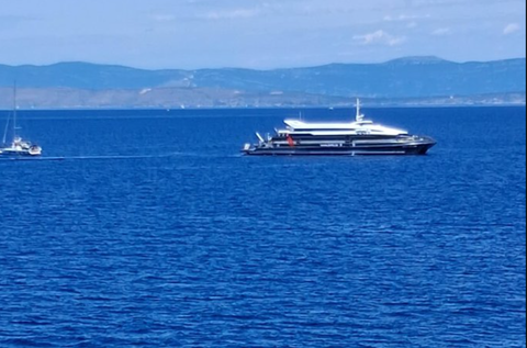 Patru cehi morţi într-o coliziune, la Marea Adriatică, în largul Croaţiei, între un cataraman croat cu peste 100 de persoane la bord şi un velier francez cu opt cehi la bord. Trei cehi răniţi uşor, unul rănit grav la coloana vertebrală