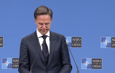 Şeful NATO insistă că SUA sunt „angajate” faţă de alianţă, în ciuda deciziei de a-şi „ajusta” contribuţia