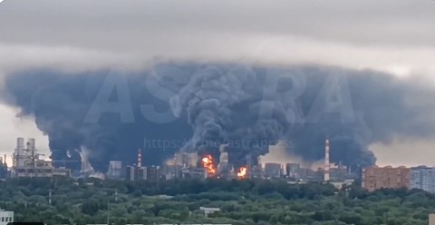 Moscova a fost ţinta celui mai amplu atac cu drone ucrainene din ultimii ani; aproape 200 de drone au fost doborâte, iar o rafinărie a fost lovită