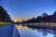 Trump susţine că bazinul de la Memorialul Lincoln a fost vandalizat; autorităţile investighează