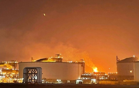 Cel puţin 54 de răniţi şi 18 dispăruţi în Qatar, în urma unei explozii ”de origine internă”, într-un ”incident tehnic la Ras Laffan. QatarEnergy anunţă că explozia a avut loc la repornirea operaţiunilor, oprite în martie, în urma unor atacuri iraniene cu