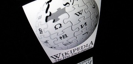 Wikipedia nu permite inteligenţei artificiale să-i editeze articolele, pentru că ”nu are încredere” în ea, anunţă coordonatorul enciclopediei online Jimmy Wales. Problema ”halucinaţiilor” AI pe termen scurt ”rămâne încă extrem de gravă”