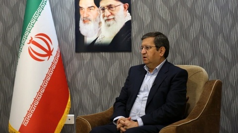 Guvernatorul Băncii centrale iraniene Abdolnaser Hemmati dezminte declaraţii ale lui Trump potrivit cărora activele iraniene deblocate urmează să fie folosite la cumpărarea de bunuri din SUA. ”Nu este adevărat”, protocolul nu prevede aşa ceva, dar Iranul