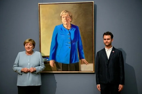 Merkel îşi dezvăluie portretul oficial de la sediul Cancelariei, la Berlin