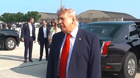 Trump salută progrese în negocieri indirecte ”foarte bune” cu Iranul, înainte să inaugureze noul Air Force One. ”I-am lovit foarte puternic”, dar ”ne înţelegem foarte bine”. ”Eu numesc asta denuclearizare şi totul e în desfăşurare, totul merge bine”