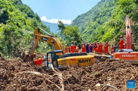 Cel puţin 21 de morţi în urma unei alunecări de teren în provincia chineză Gansu