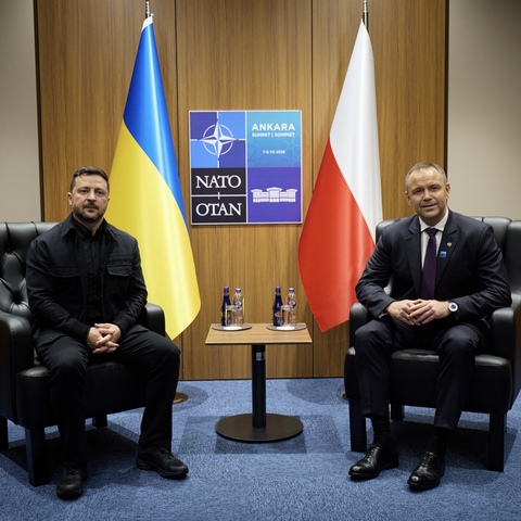 Trecând peste tensiuni, Zelenski şi preşedintele Poloniei au discutat peste o oră la Ankara şi au convenit să continue dialogul
