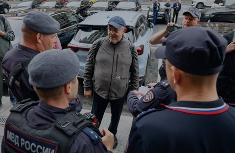 Opozantul rus Boris Nadejdin, un fost deputat liberal, care a încercat să candideze în 2024 împotriva lui Putin, arestat la Moscova în timp ce strângea semnături în vederea unui mandat în Duma de Stat în alegerile din septembrie, acuzat de ”extremism”