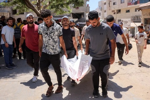 Opt morţi în nordul Fâşiei Gaza, într-un atac israelian la un comisariat de poliţie, anunţă Apărarea Civilă. Peste 1.100 de palestinieni şi şase israelieni ucişi de la începutul armistiţiului