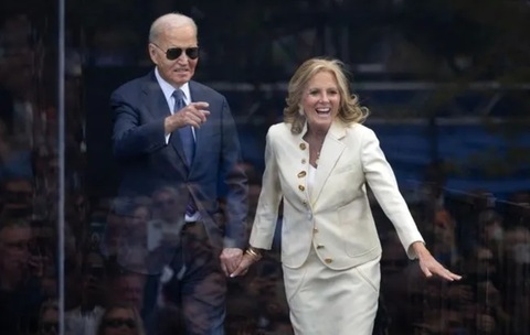 Joe Biden anunţă că tratamentul său împotriva cancerului ”agresiv” la prostată ”merge cu adevărat bine” şi că lansează, la 17 noiembrie o carte, "Promise me, America"