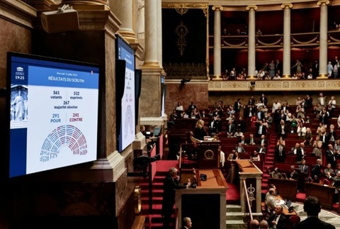 Parlamentul francez adoptă, după ani de dezbateri, ”ajutorul pentru a muri”