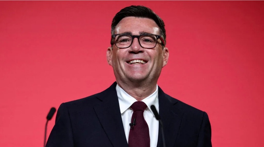 Andy Burnham preia şefia Partidului Laburist înainte să devină premier