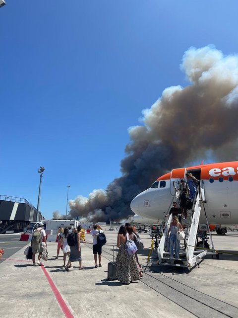 Franţa - Doi pompieri şi-au pierdut viaţa în timp ce încercau să stingă un incendiu izbucnit în apropierea aeroportului Bordeaux-Merignac