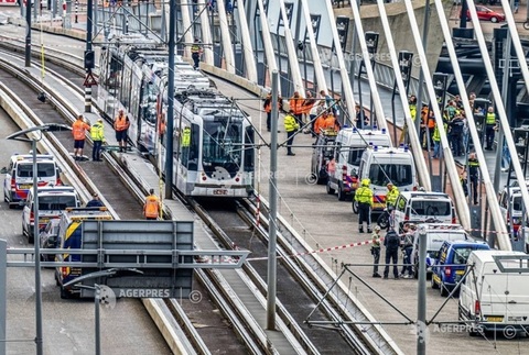 Cincisprezece răniţi la Rotterdam, într-o coliziune între două tramvaie pe Podul Erasmus