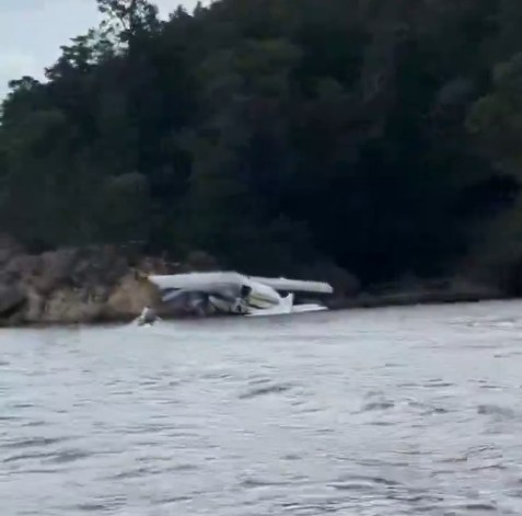 Un hidroavion s-a prăbuşit în statul Washington / Toate cele 11 persoane de la bord au fost găsite în viaţă, dar mai multe au fost rănite - VIDEO